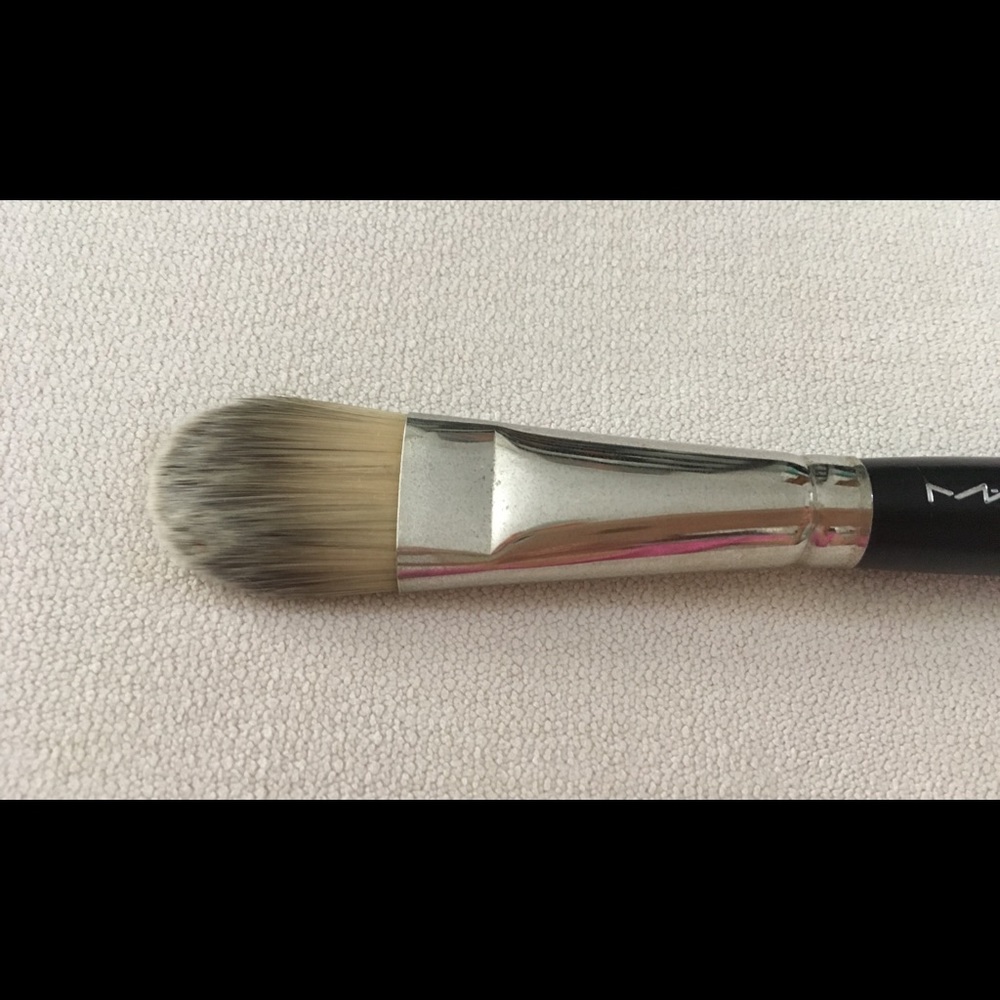 MAC Cosmetics Brush - Picture 4 of 4